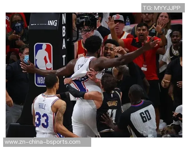 绿军记者惊叹湖勇对决中斯玛特与霍福德的奇妙对抗场景