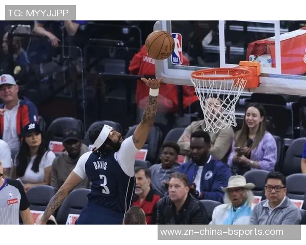 独行侠训练照曝光浓眉佩戴护目镜克莱弗与拉格齐齐亮相展现状态