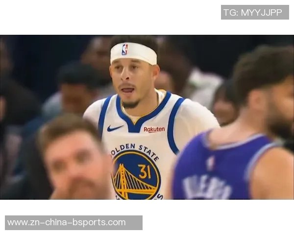 库里称赞小佩顿化学反应良好拦拆配合默契展现球队默契精神